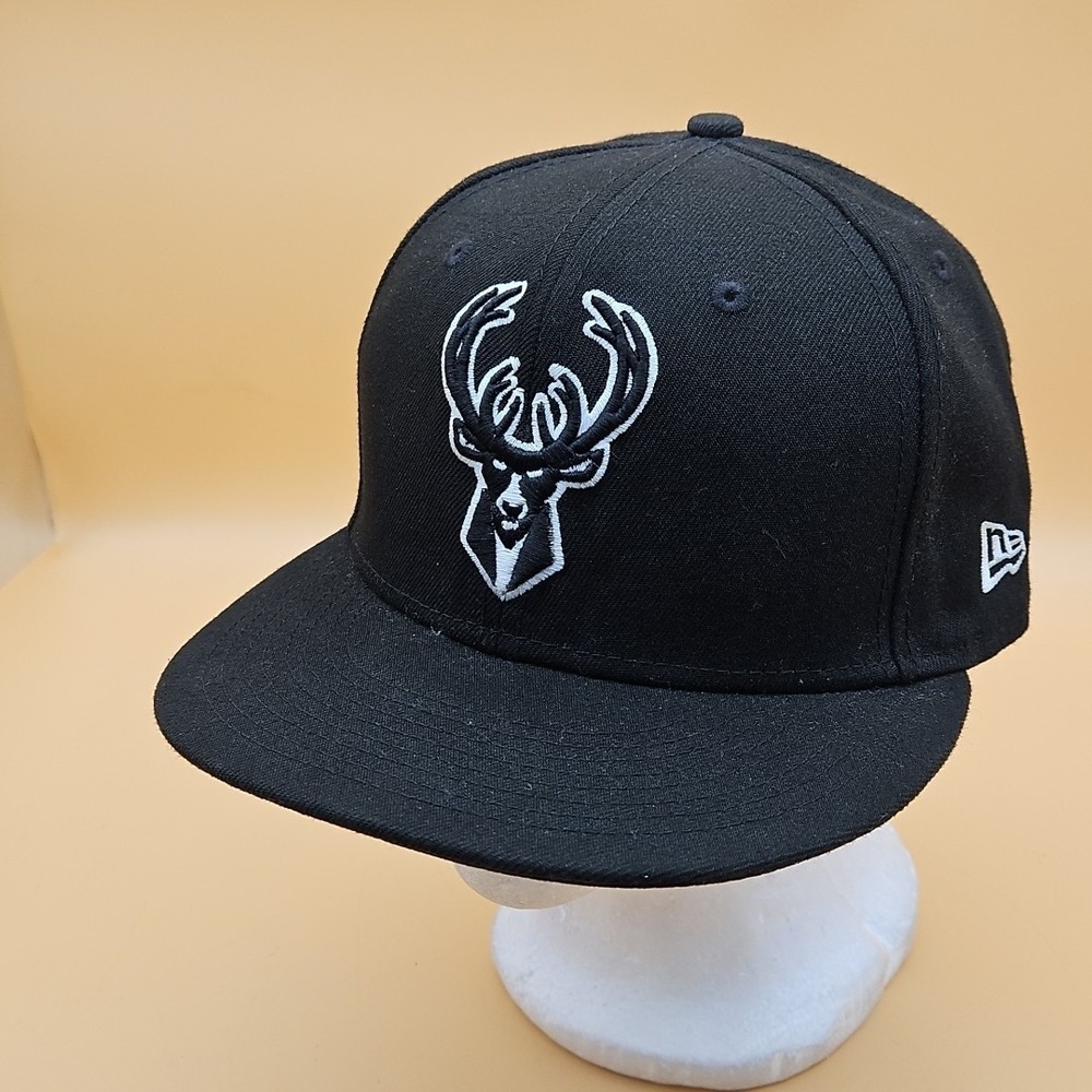 Milwaukee Bucks Hat Cap New Era Snapback Black‎ White One Size NBA Basketball